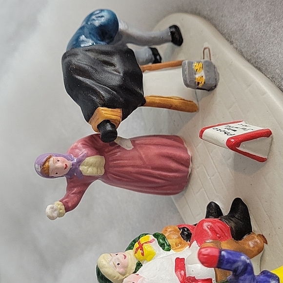 Lemax Dickensvale porcelain Photo with Santa Figurine 1994 vintage collectible - Picture 7 of 9